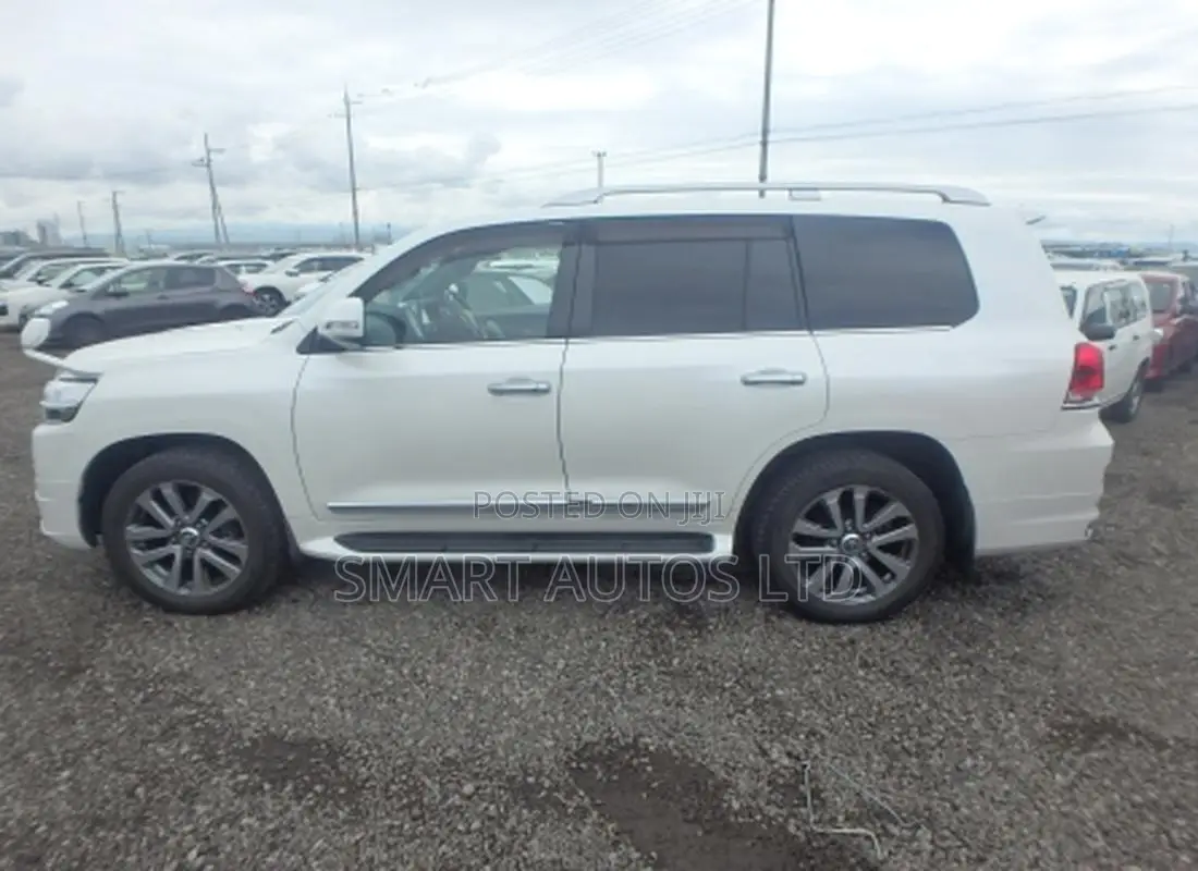 Toyota Land Cruiser 4.6 V8 ZX 2018 Pearl