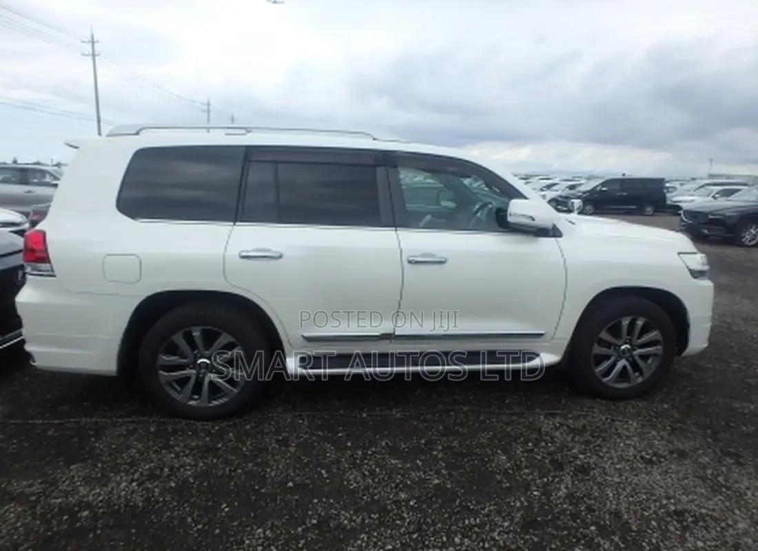 Toyota Land Cruiser 4.6 V8 ZX 2018 Pearl