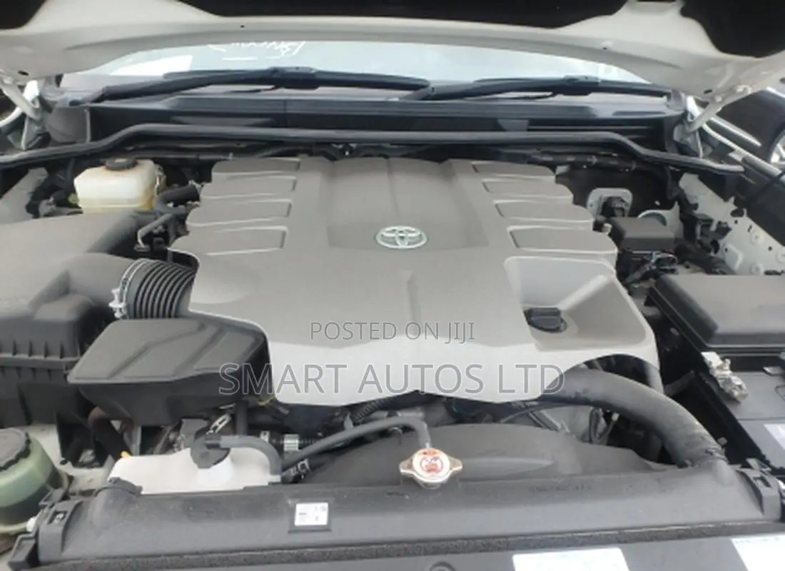 Toyota Land Cruiser 4.6 V8 ZX 2018 Pearl
