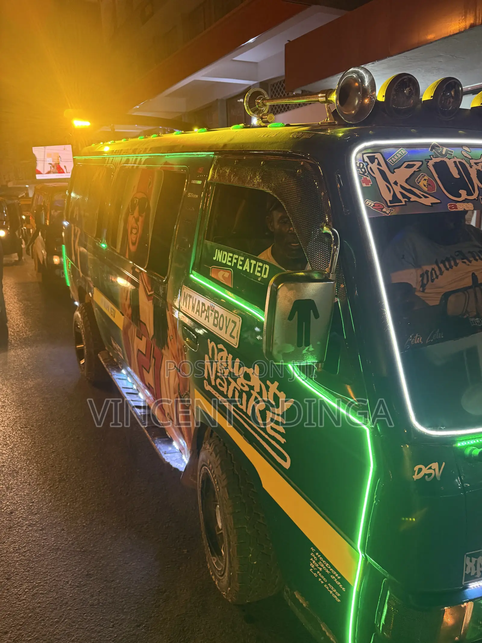 Nissan Caravan (Urvan) 1999 Green