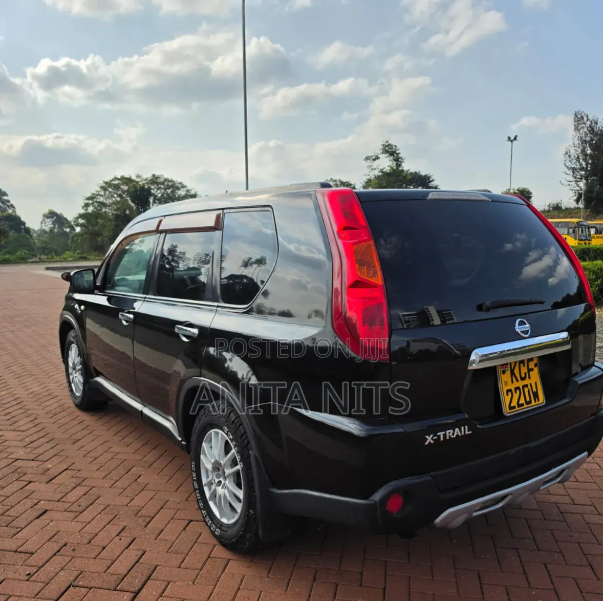 Nissan X-Trail 2.0 Petrol XE 2010 Black