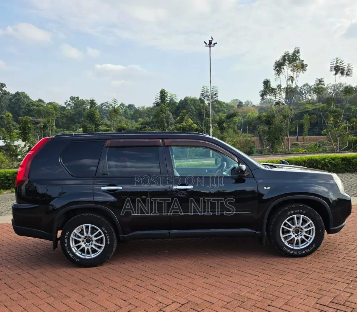 Nissan X-Trail 2.0 Petrol XE 2010 Black