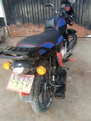 Bajaj Boxer 125 2023 Red