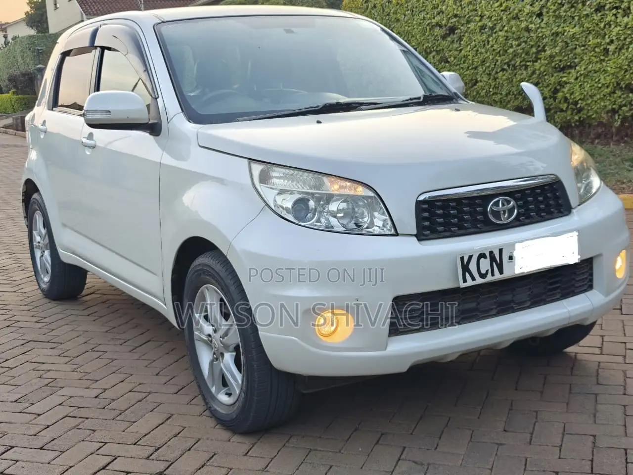 Toyota Rush 2011 White