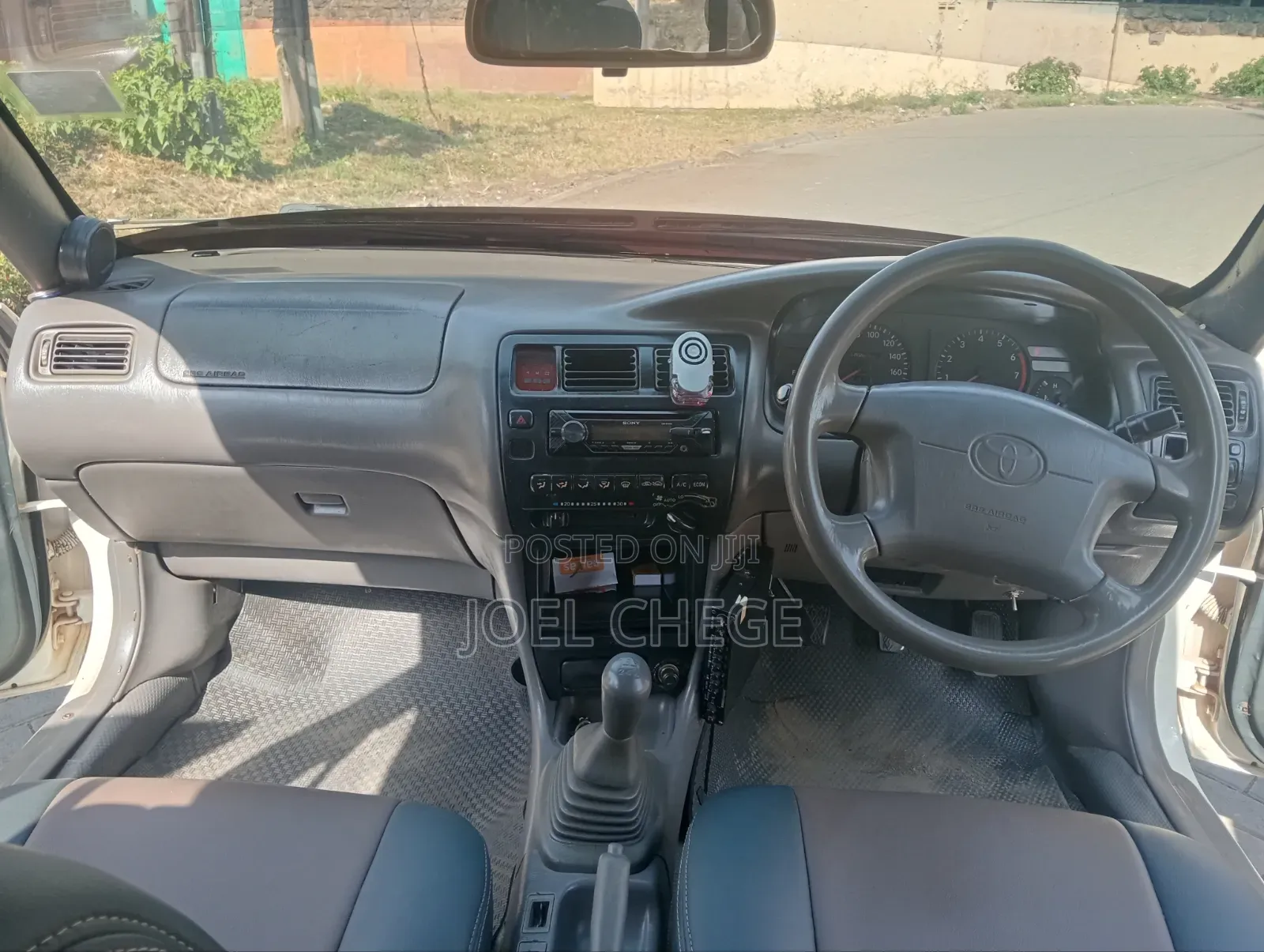 Toyota Corolla 2000 White