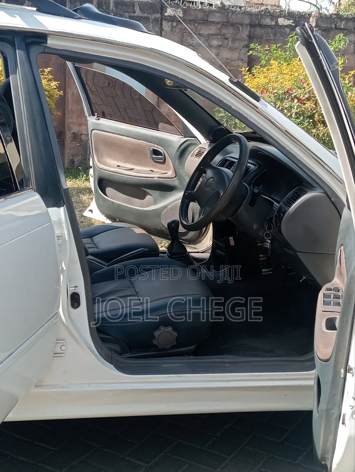 Toyota Corolla 2000 White