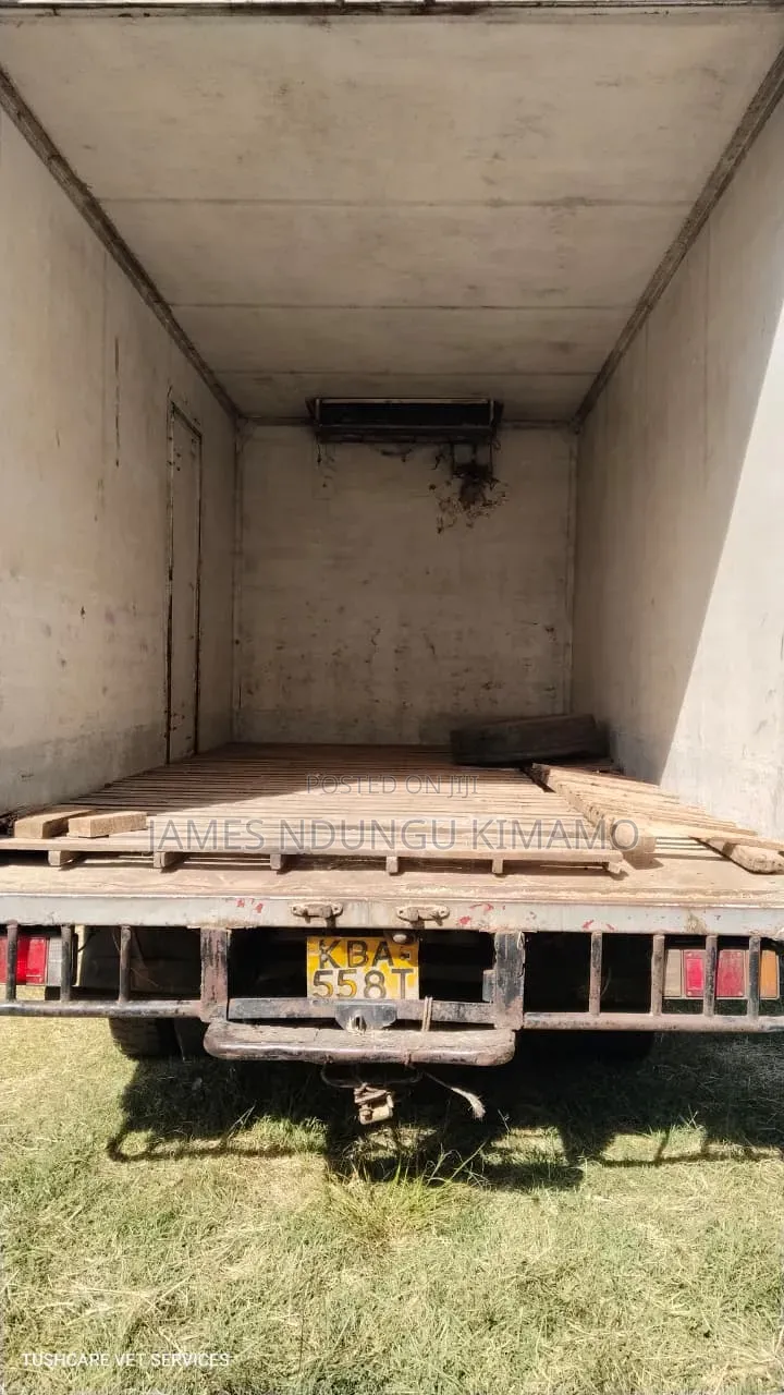 Isuzu NQR Refrigeration Body 2007 White