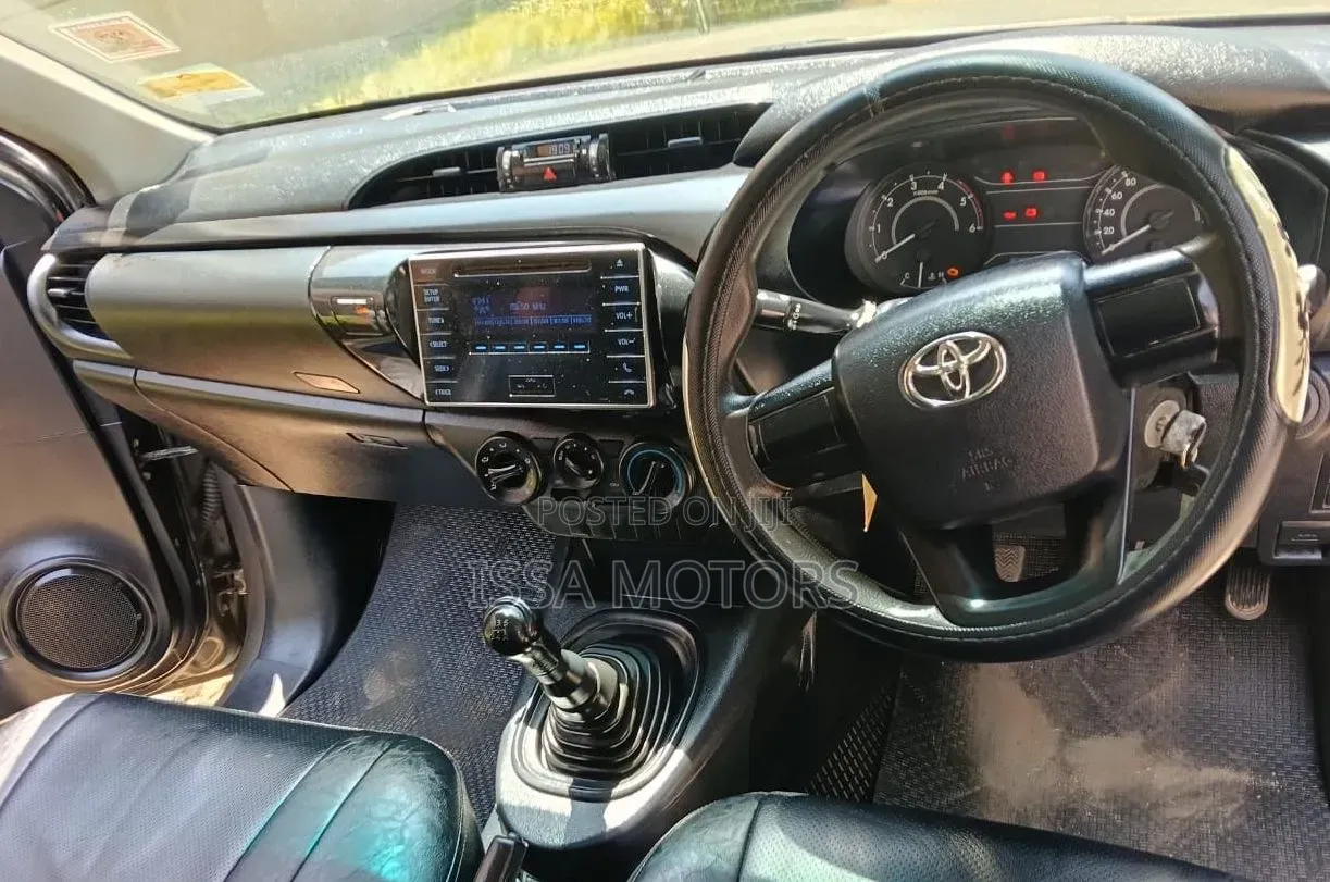 Toyota Hilux 2018 Gray