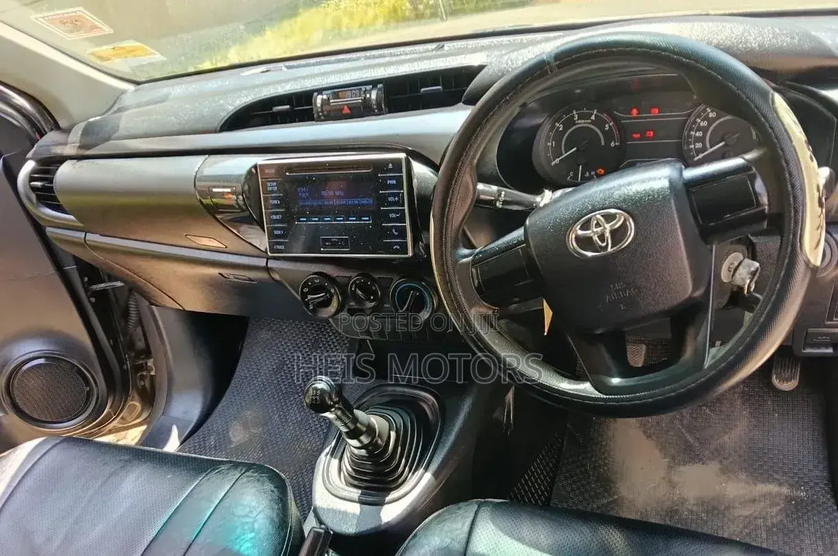 Toyota Hilux 2018 Gray