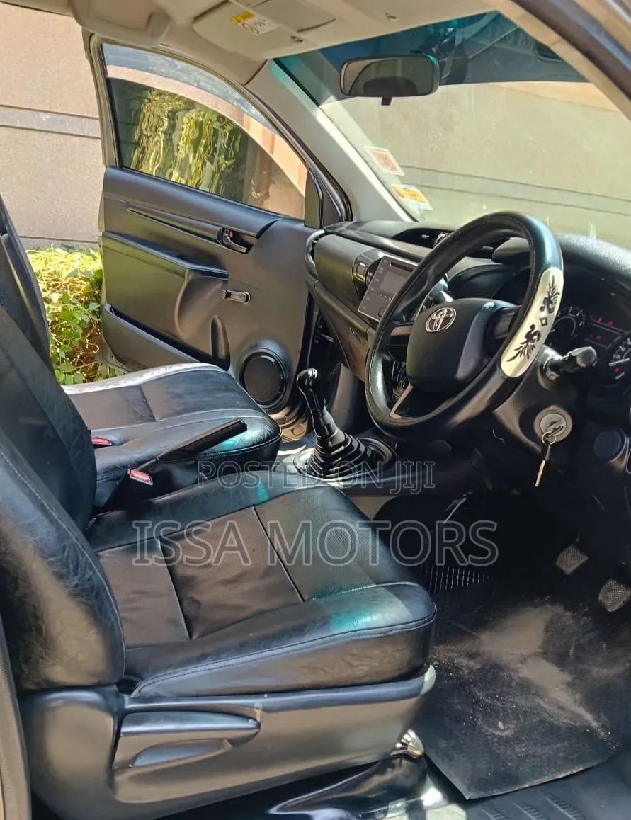 Toyota Hilux 2018 Gray
