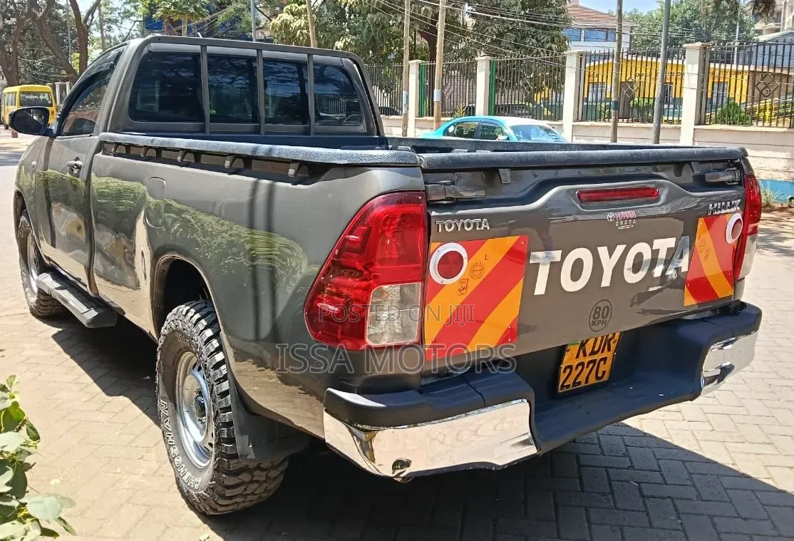Toyota Hilux 2018 Gray