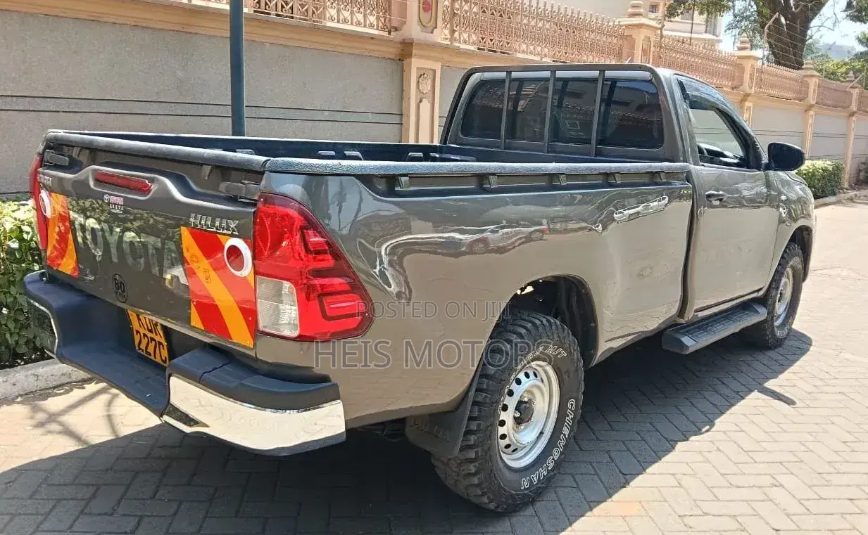 Toyota Hilux 2018 Gray