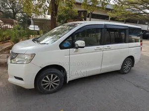 Honda Stepwgn 2012 White