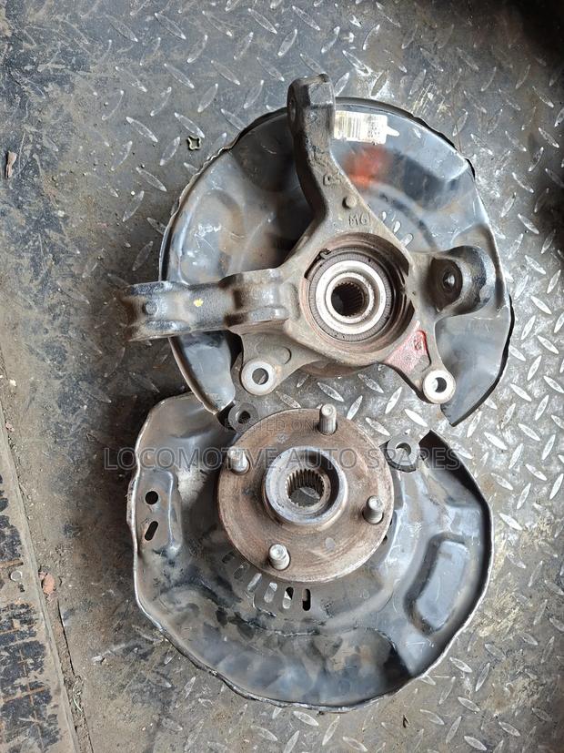 Front Hub Vitz/Belta/Axio