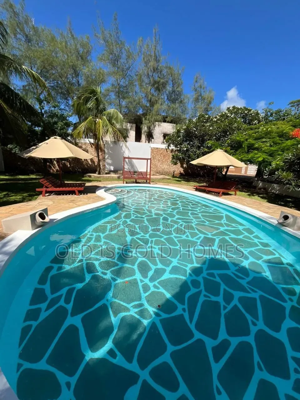 Furnished 5bdrm Villa in Town Centre for sale