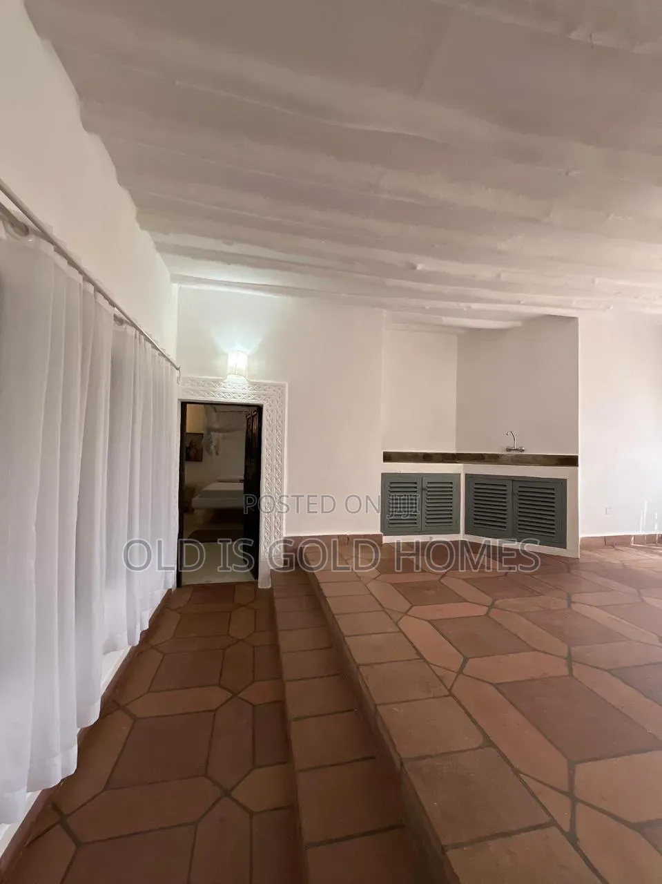 Furnished 5bdrm Villa in Town Centre for sale