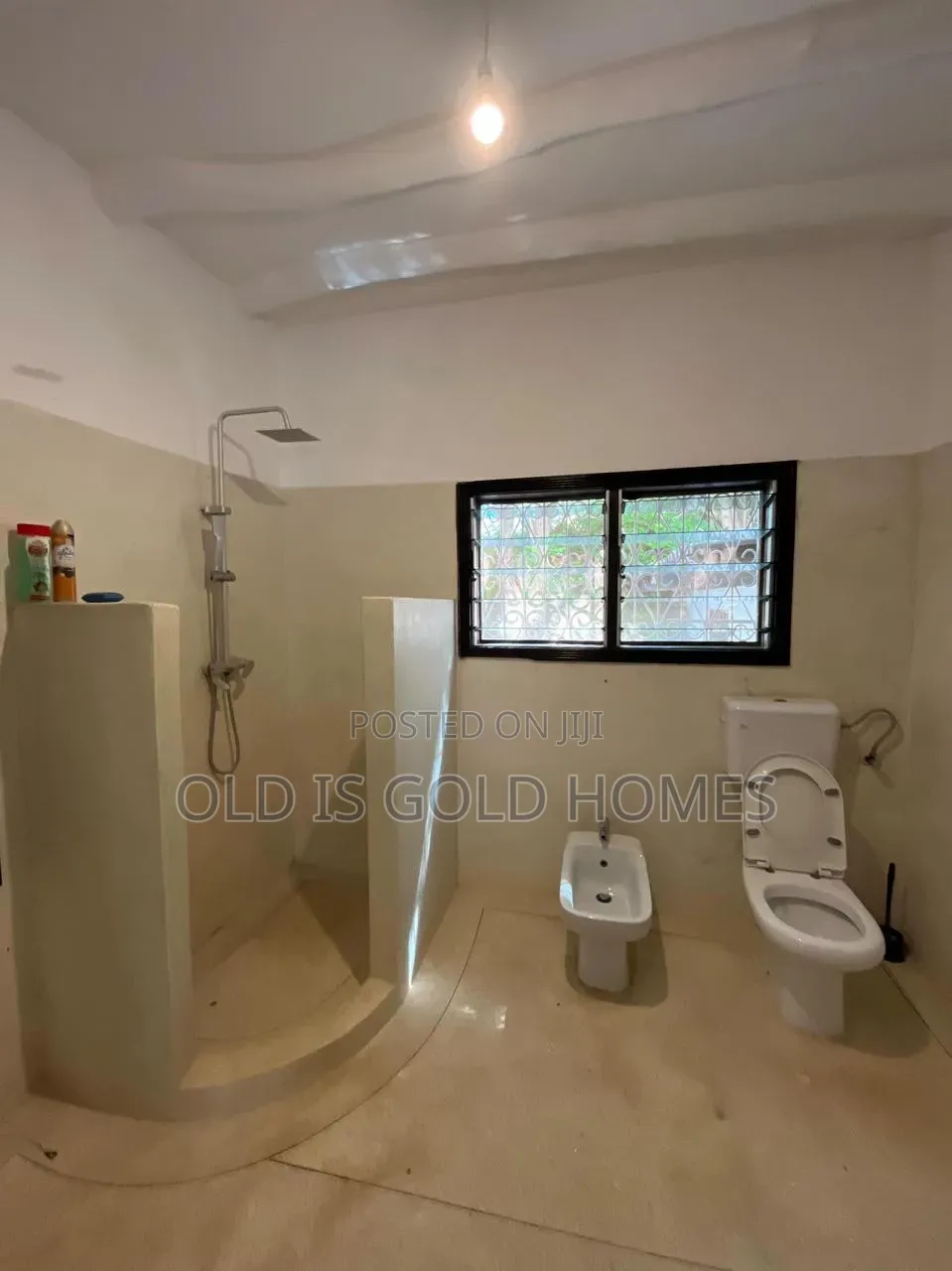 Furnished 5bdrm Villa in Town Centre for sale