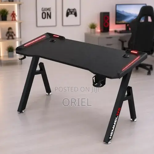 Modern Computer Desk : Ergonomic Computer Gaming Desk.