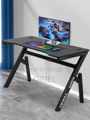 Modern Computer Desk : Ergonomic Computer Gaming Desk.