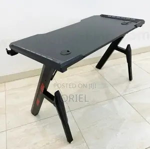 Modern Computer Desk : Ergonomic Computer Gaming Desk.