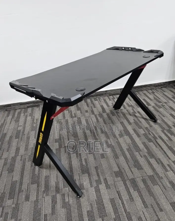 Modern Computer Desk : Ergonomic Computer Gaming Desk.