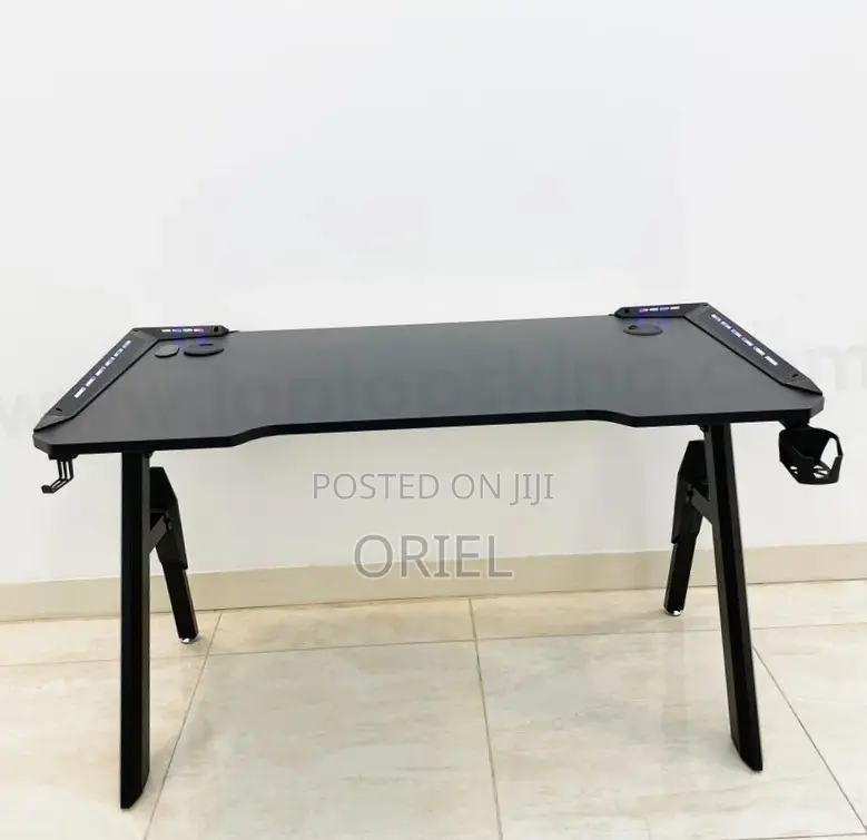 Modern Computer Desk : Ergonomic Computer Gaming Desk.