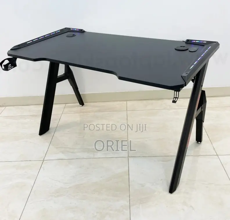Modern Computer Desk : Ergonomic Computer Gaming Desk.