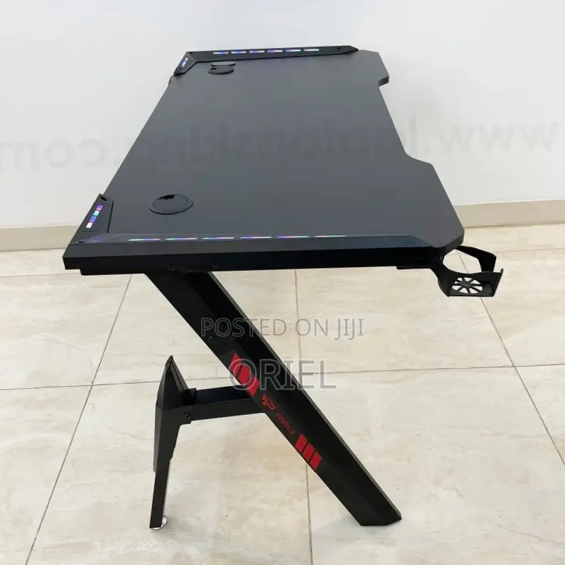Modern Computer Desk : Ergonomic Computer Gaming Desk.