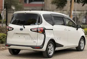 Toyota Sienta 1.5 Hybrid FWD 2019 White