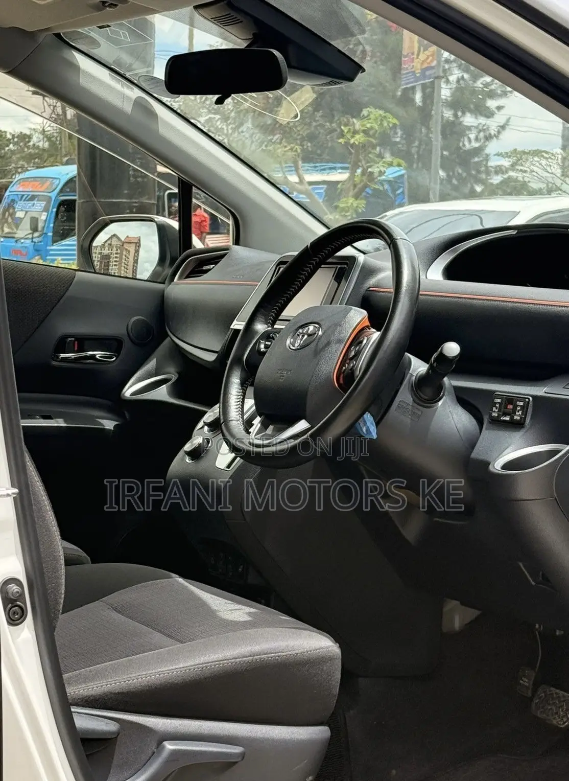 Toyota Sienta 1.5 Hybrid FWD 2019 White