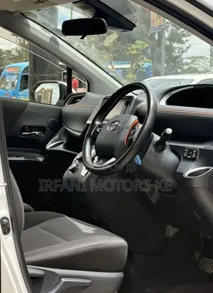 Toyota Sienta 1.5 Hybrid FWD 2019 White