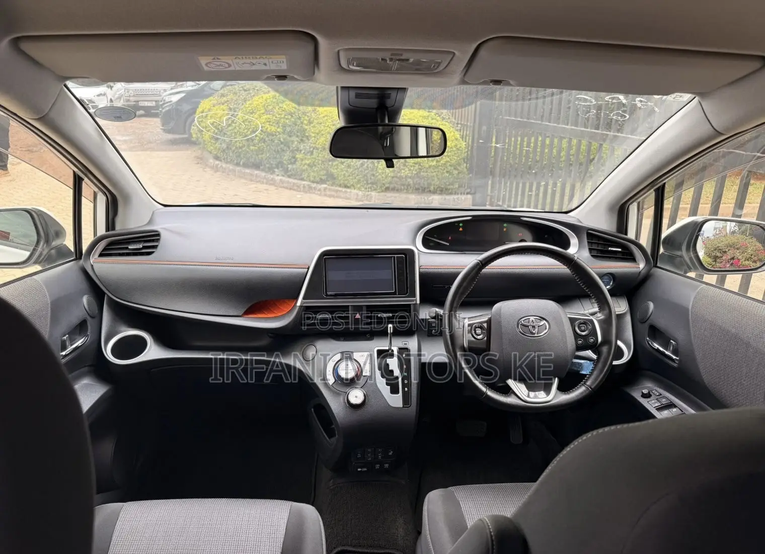 Toyota Sienta 1.5 Hybrid FWD 2019 White