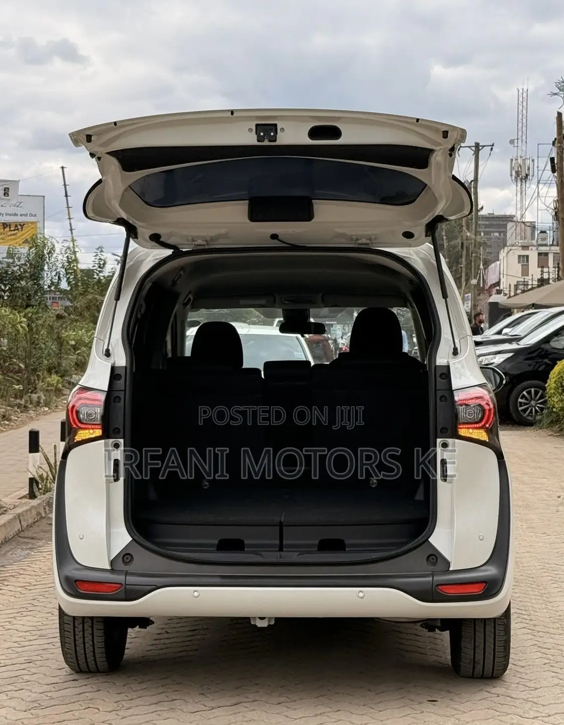 Toyota Sienta 1.5 Hybrid FWD 2019 White