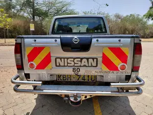 Nissan Hardbody 2005 Silver