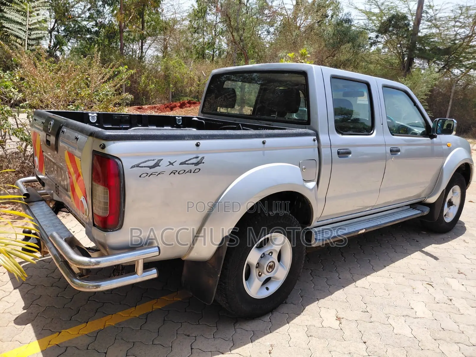 Nissan Hardbody 2005 Silver