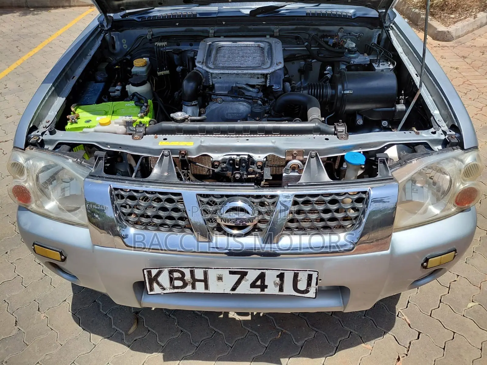 Nissan Hardbody 2005 Silver