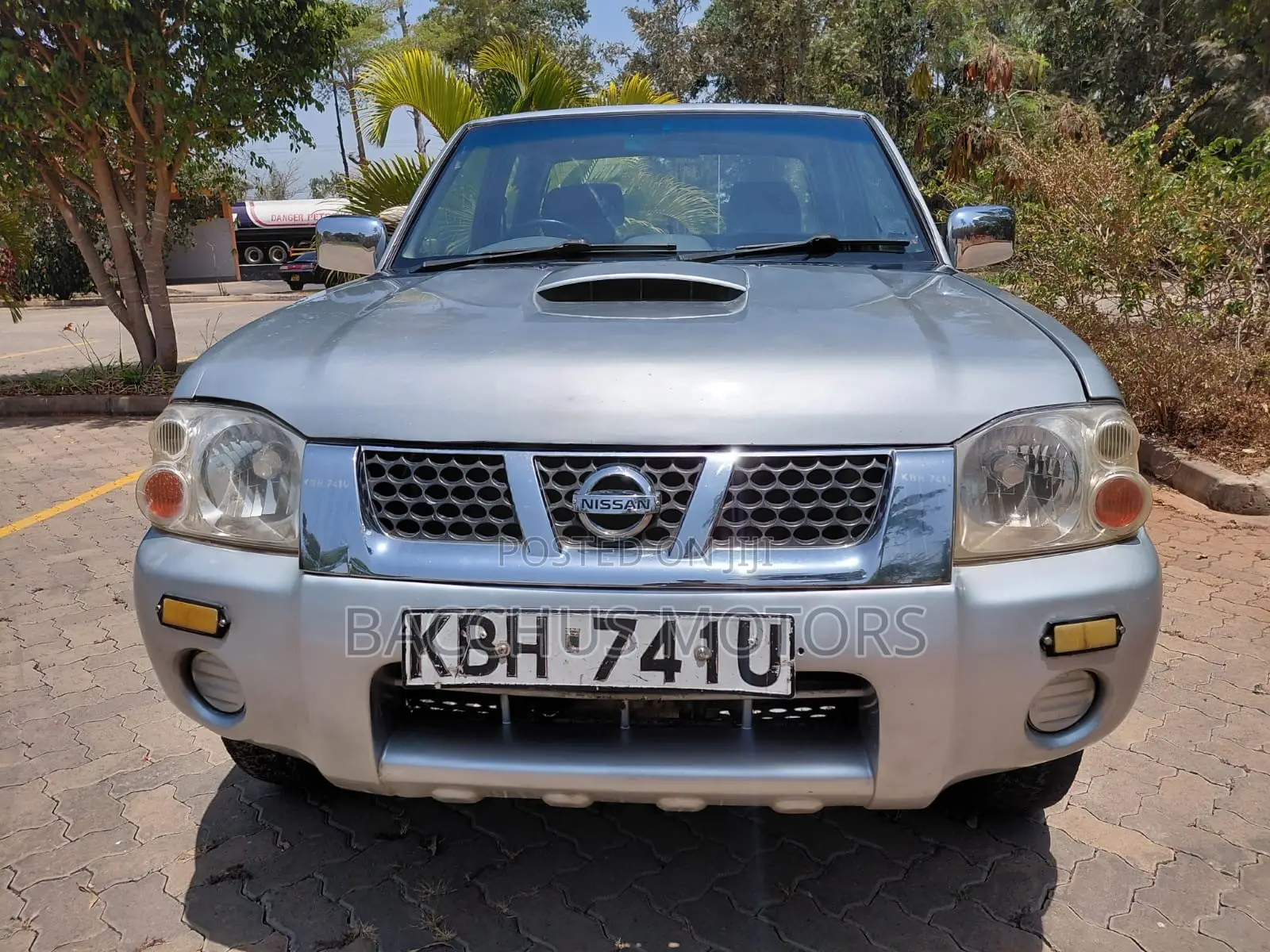 Nissan Hardbody 2005 Silver