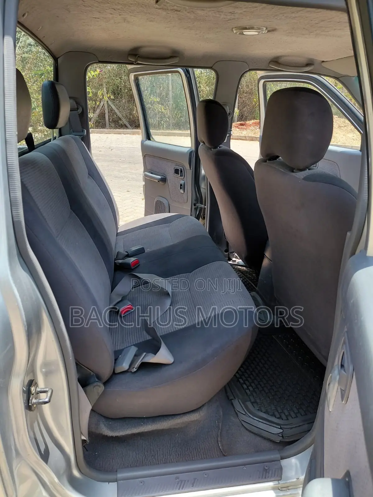 Nissan Hardbody 2005 Silver