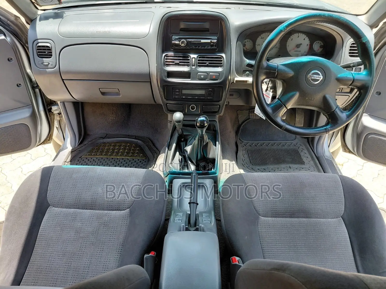 Nissan Hardbody 2005 Silver