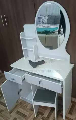 Dressing/Make Up Station