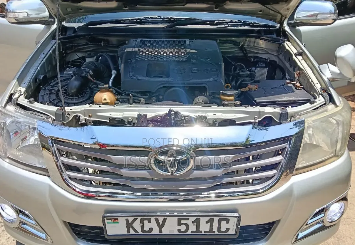 Toyota Hilux 2013 Gray