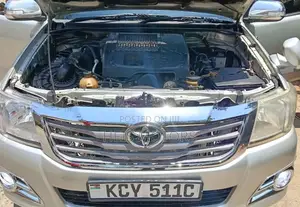 Toyota Hilux 2013 Gray