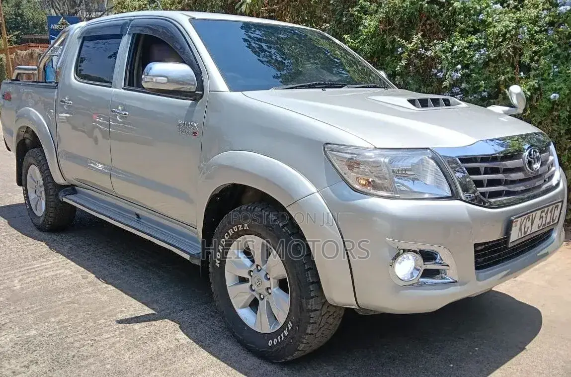 Toyota Hilux 2013 Gray