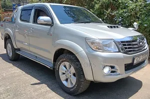 Toyota Hilux 2013 Gray