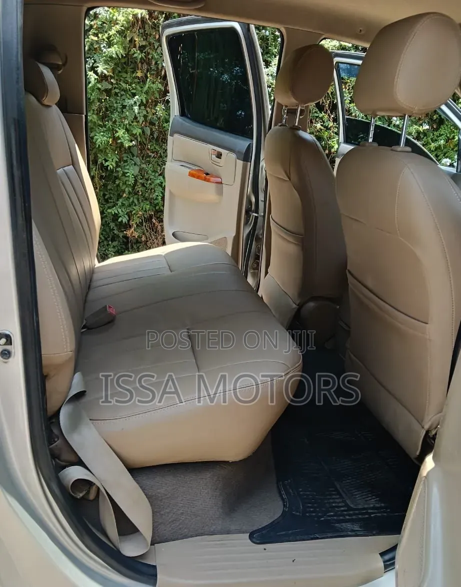 Toyota Hilux 2013 Gray