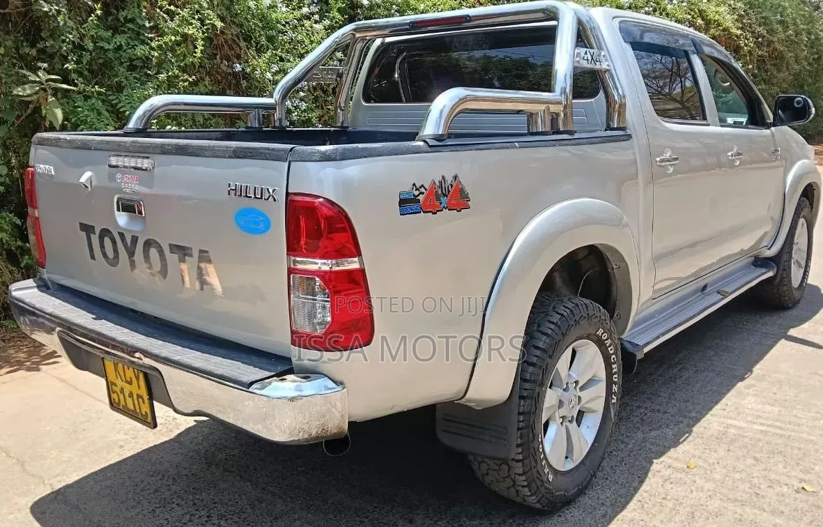 Toyota Hilux 2013 Gray