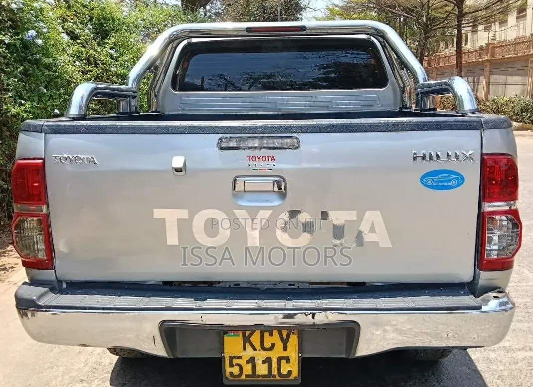 Toyota Hilux 2013 Gray