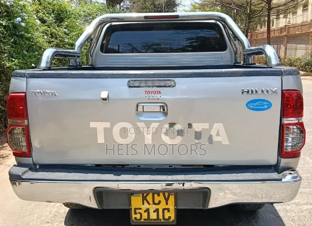 Toyota Hilux 2013 Gray