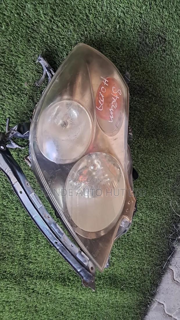 Honda Stream Headlights - thumbnail 3