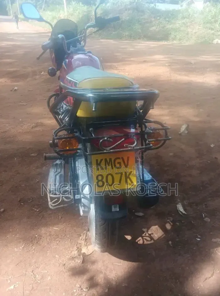Bajaj Boxer 125 2026 Red